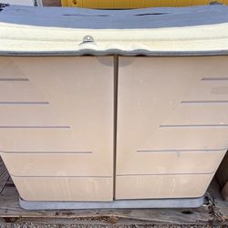 Rubbermaid Outdoor Resin Storage Shed (LxWxH: 60” x 30” x 48”)