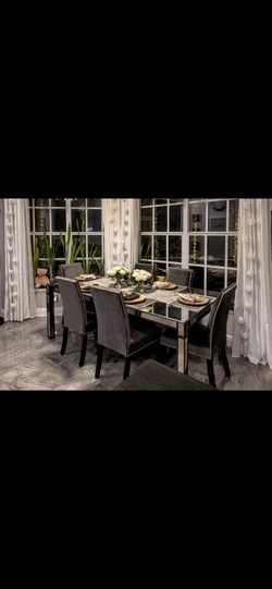 LUXE DINING TABLE SET w/ 6 Chairs - Stunning like NEW - never used