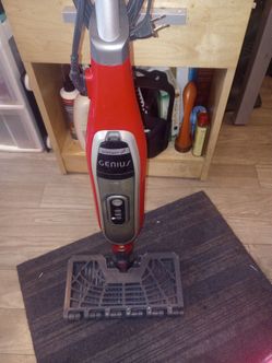 Shark-SteamSpot-Technology-Shark Genius Steam Pocket Mop.Intelligent Steam Control: Features three steam settings to handle different floor types and