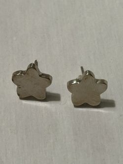 Pierced earrings silver stars