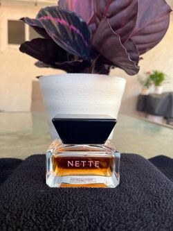 Women’s perfume