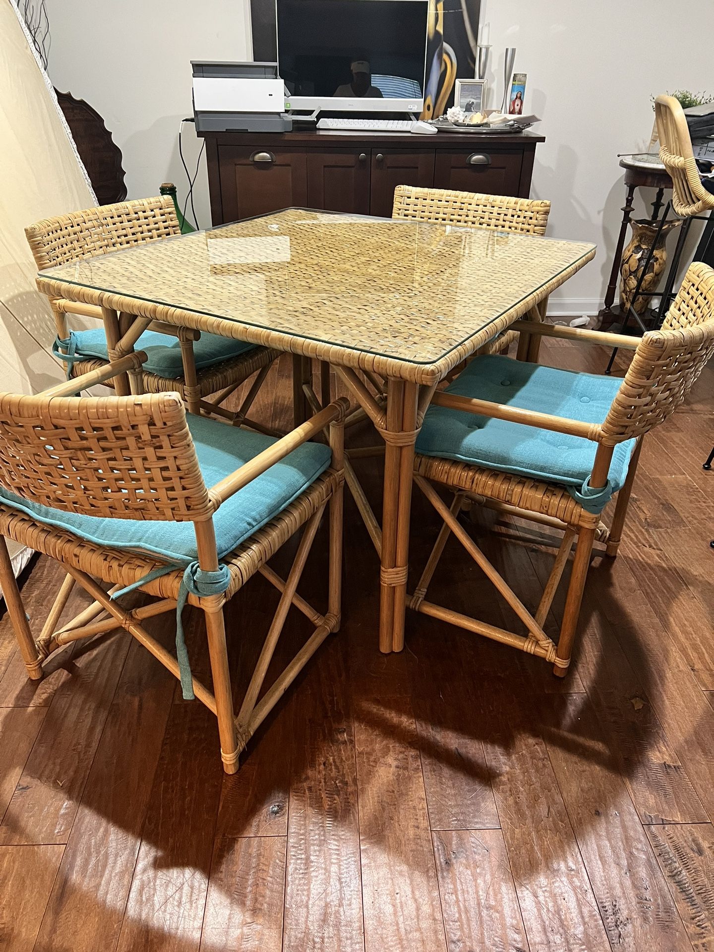 Vintage rattan Table & 4 chairs