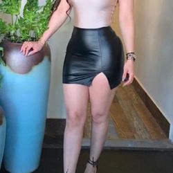 Black skirt 