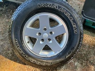 255/75R17 Jeep wheel
