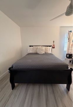 QUEEN BEDS