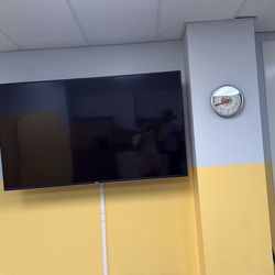 Television 70 inch with remote