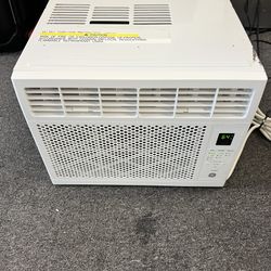 GE - 250 Sq. Ft. 6000 BTU Window Air Conditioner - White
