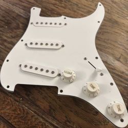 2 LOADED PICKGUARDS (SINGAL COILS) & BRIDGE PICKUP 11.04K 