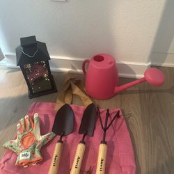 Patio Garden Starter Kit – Brand New Tools + Garden Gloves + Watering Can + Solar Lantern + Pink Bag