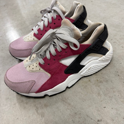 Nike 7.5 women’s sneakers