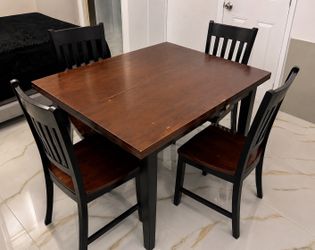 Solid Wood Extendable Dining Table with 4 Chairs