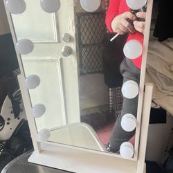 Light Up Makeup Vanity 