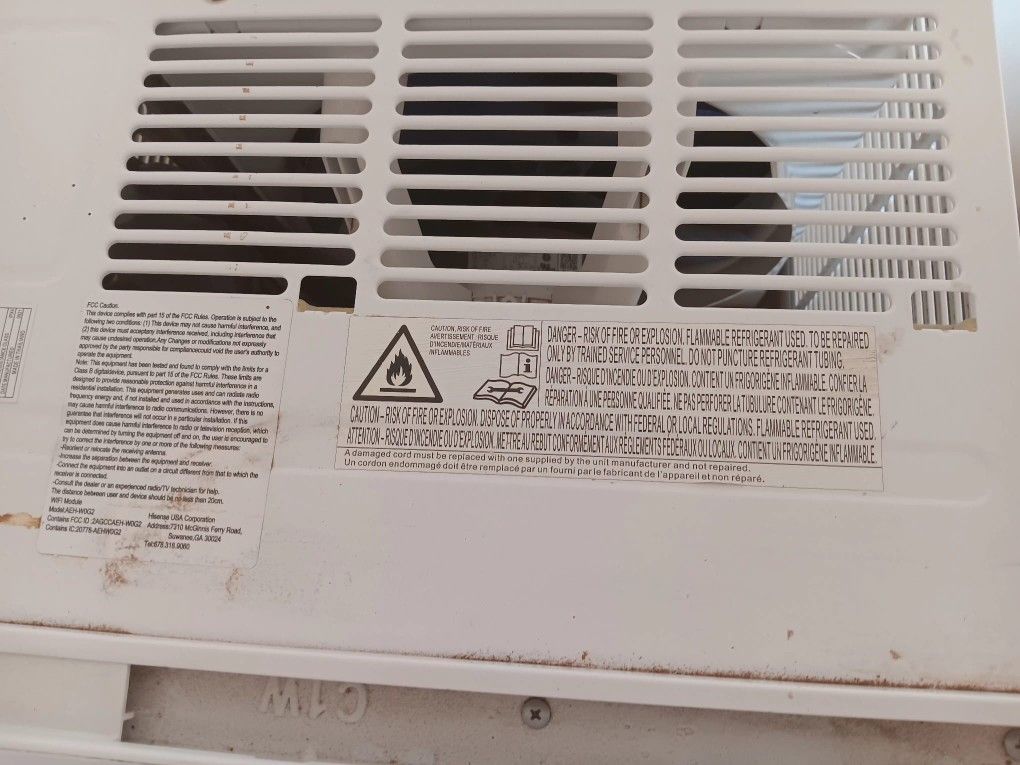 Hisense 700-sq ft Window Air Conditioner with Remote (115-Volt, 14000-BTU)