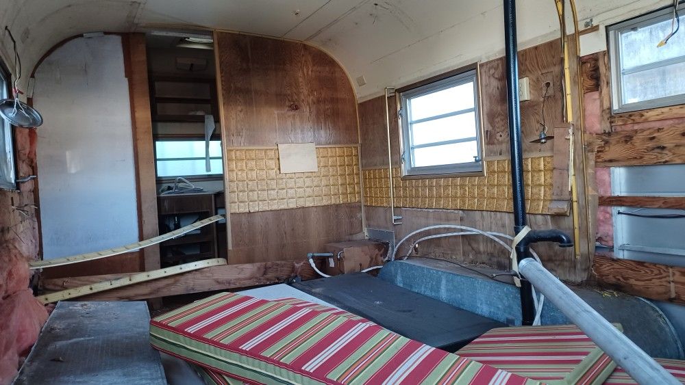 1970 Classic Silver Streak Travel Trailer for Sale in Centralia, WA