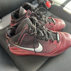 NIKE LEBRON 7 VII (GS) SIZE 5.5