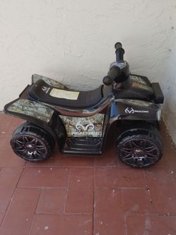 Boy's Realtree car