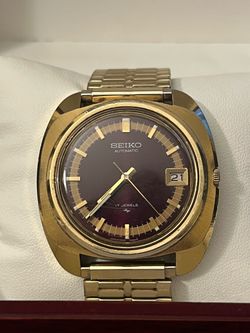 Title: Vintage 1970s Seiko Automatic 17 Jewels Cushion Case Watch (Ref. 7005-7080 / 7005-7089)