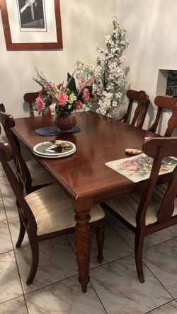 Dining room Table