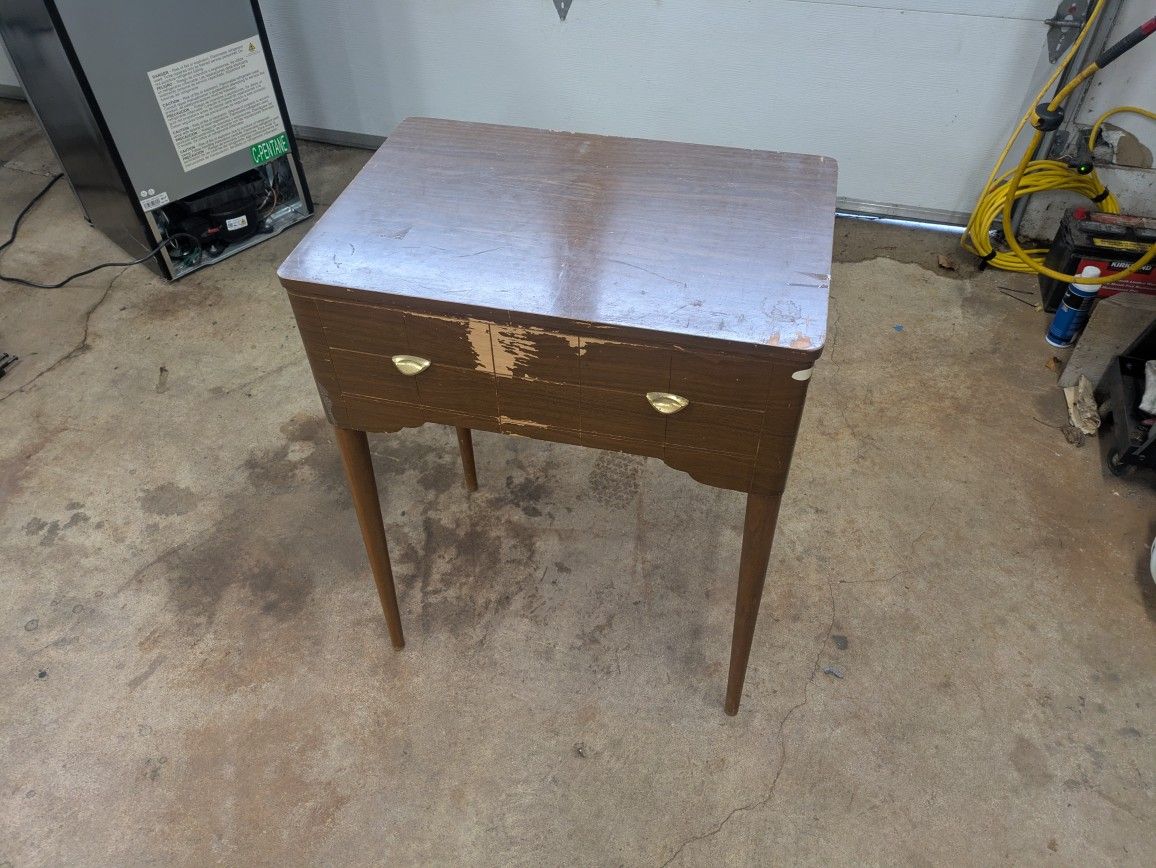 Free Sewing Table