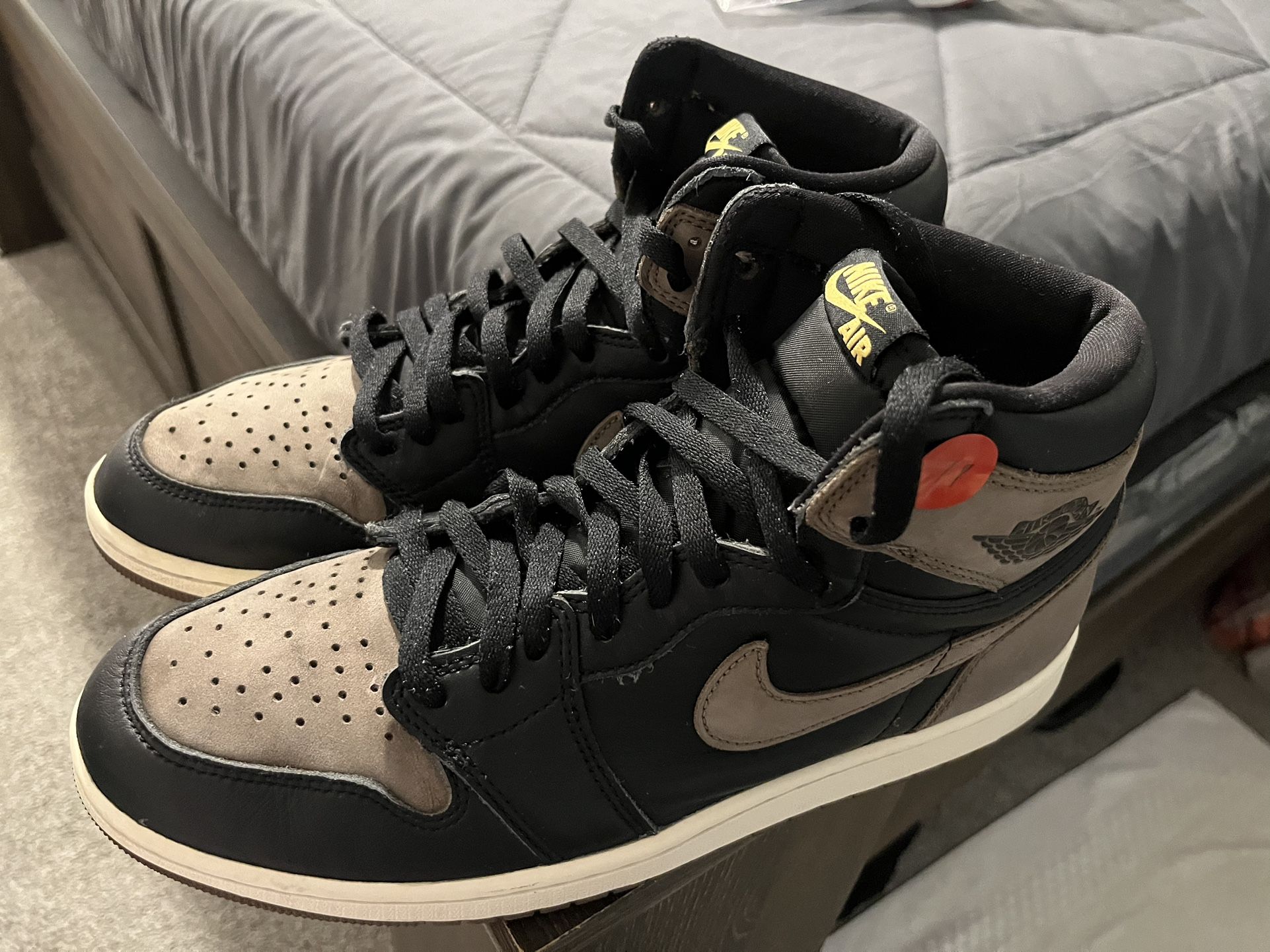 Size 11..Men Jordan’s 1s…In Good Condition Needs A Little Cleaning..$95..More Size 11..Read Description 👇🏽