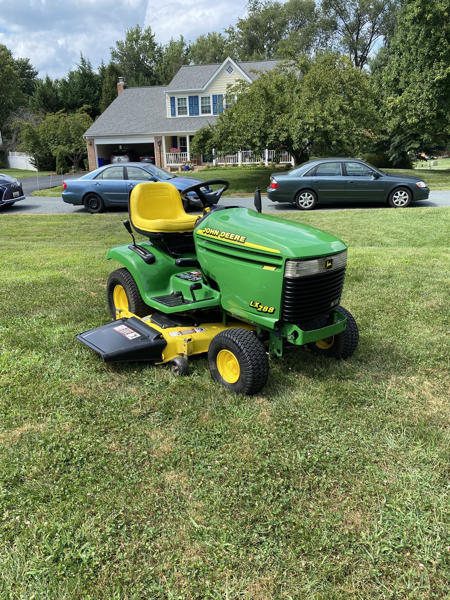 John Deere LX288 Riding Mower