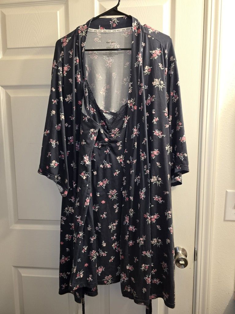 Women's 1xl Nightgown And Robe Set