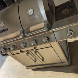 Grill With 6 Burners