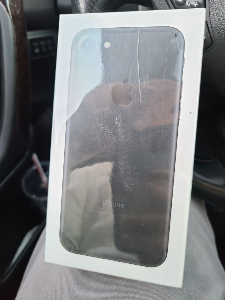 Iphone 7 Black 32gig Cricket