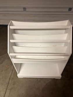 Kids bookshelf