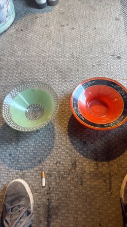 Vintage bowls 20$ each or both 30$