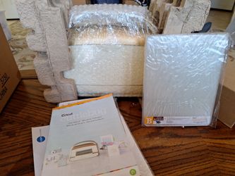 Cricut CuttleBug Dies & Machine, Decorative Idea Book,  Totally Tags Embellishments, Metallic Card Layers Kit, & 12" Border Stickers BRAND NEW IN BOX