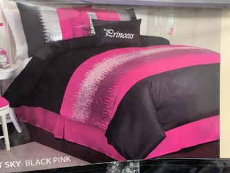 Full size comforter set 2 shams, 2 decorative pillows comforter