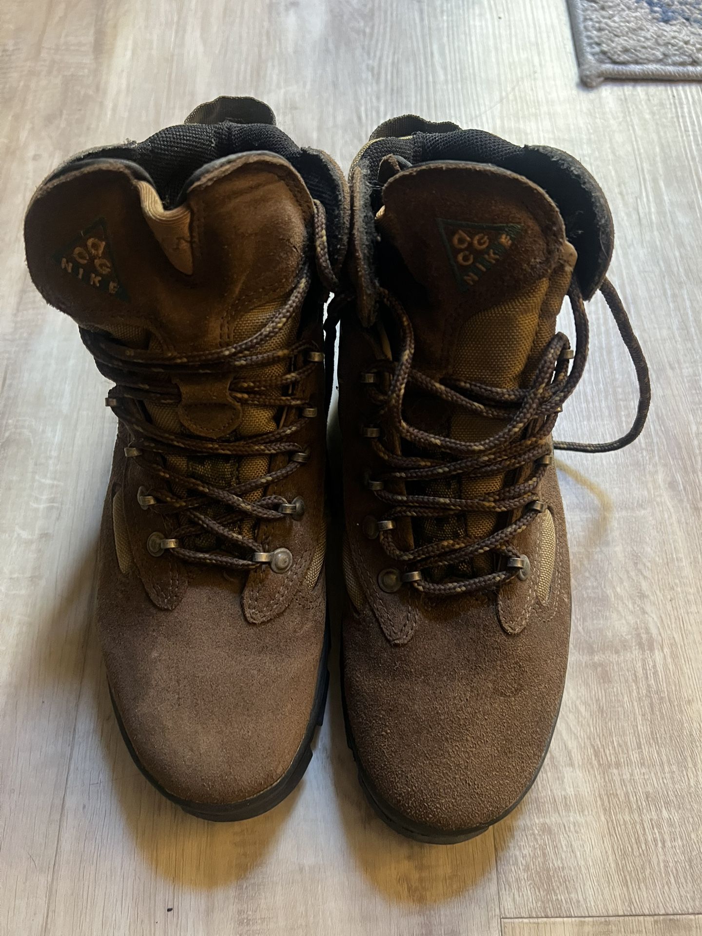 Nike Air ACG  Brown Suede Hiking Boots 