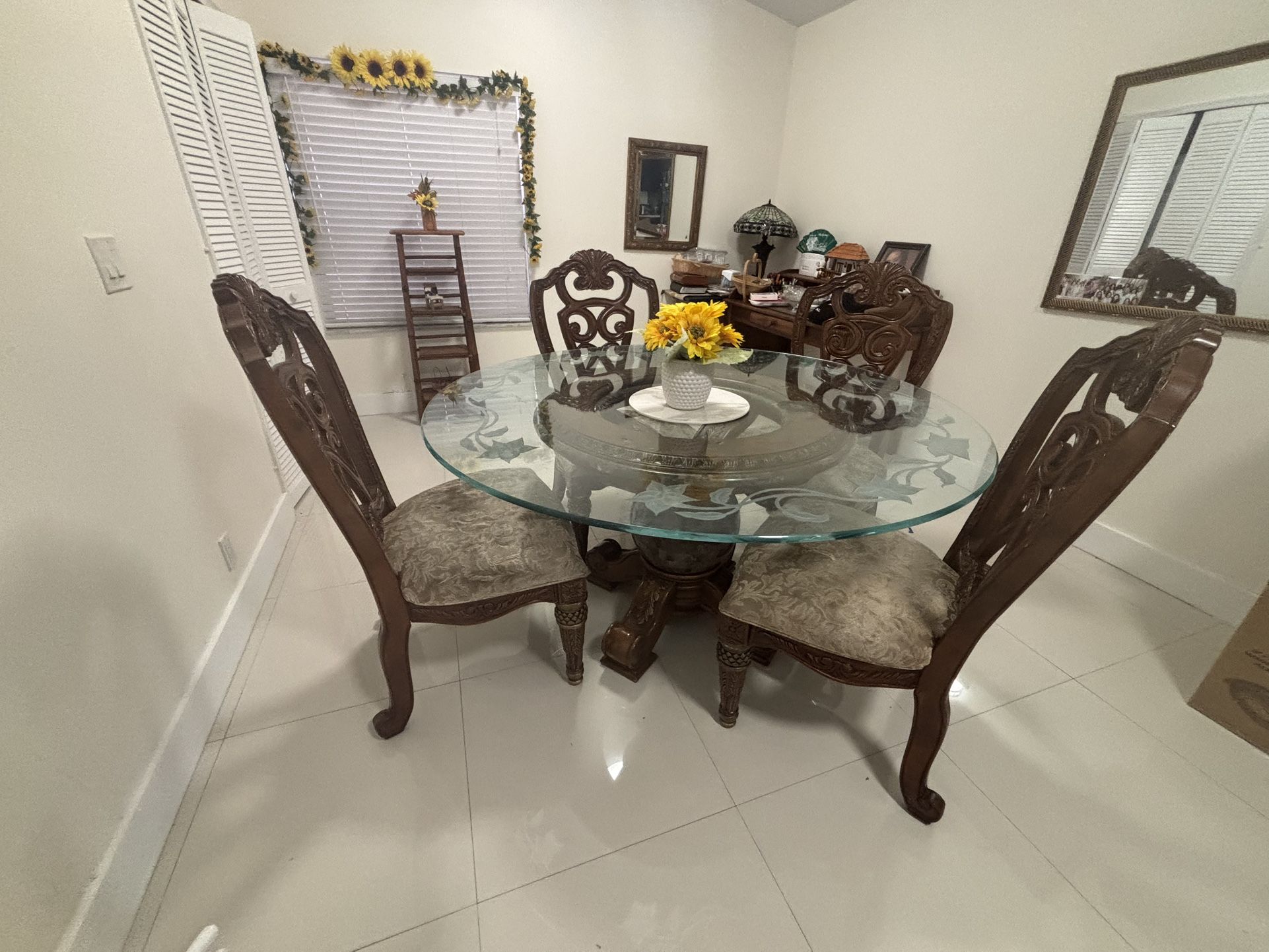 90” Round Glass Table With 4 Chairs