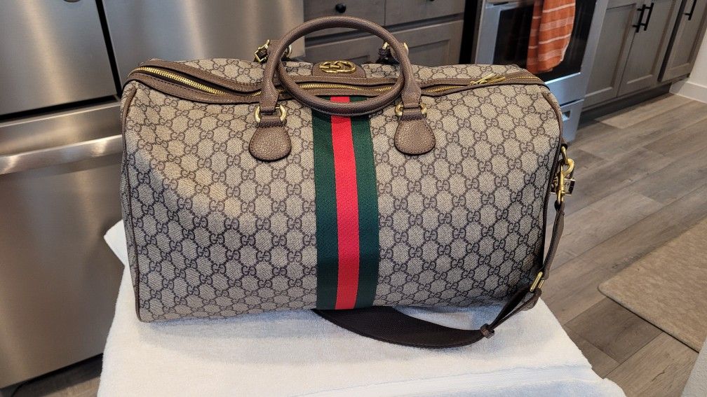 Gucci GG Supreme Cosmetic Bag Strawberry for Sale in Denver, CO - OfferUp