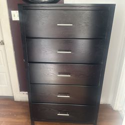 Dresser For Sale - Pickup Today $200
