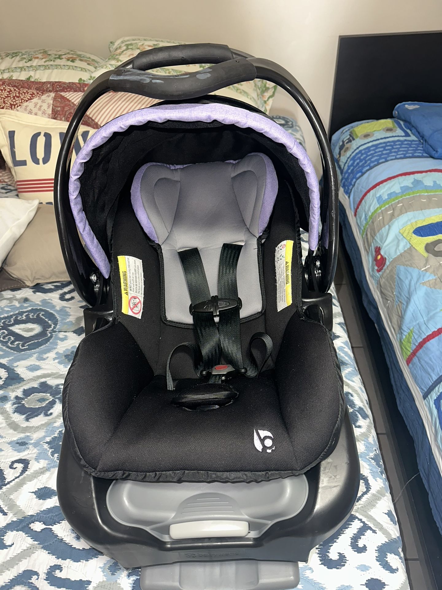 Baby Trend Infant Car Seat / Silla De Carro De Bebé