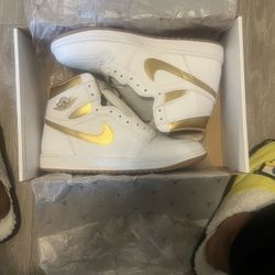 Jordan 1 Retro High OG White Metallic Gold Size 11 w/ Box
