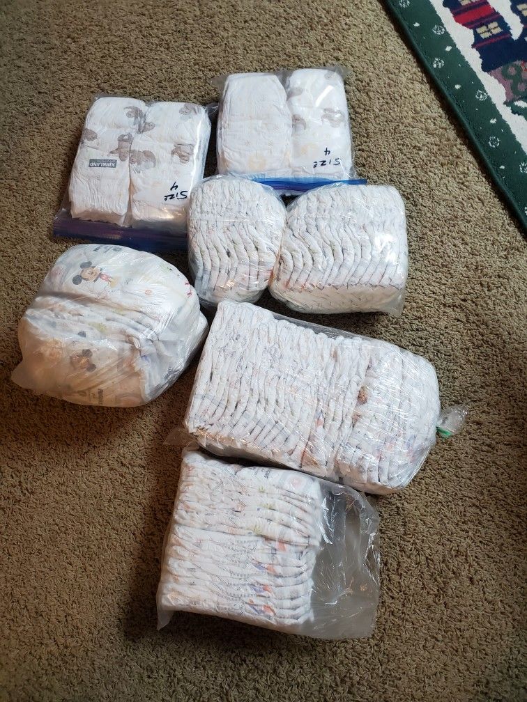 Diapers # 4, Size 4. Kirkland Brand. 150 Total Diapers. 126 Diapers Size 4 And 24 Diapers Size 5.