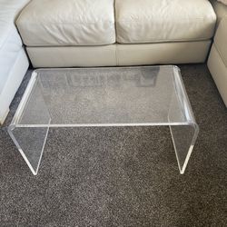 Acrylic Table 