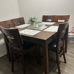 Dining Table (Extendable) with Chairs