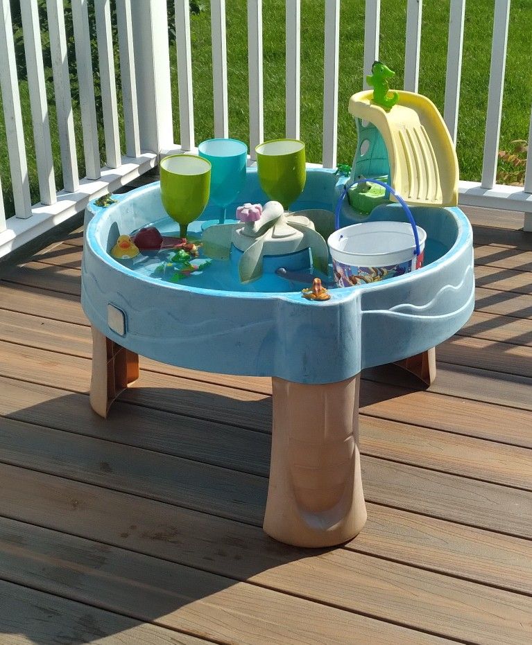 Step2 Duck Pond Water Table w Wave Spinner + Slide