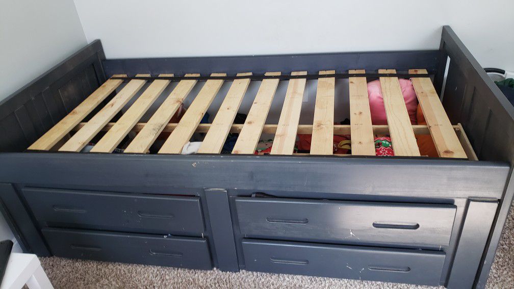 Twin bed Frame w/4 drawers