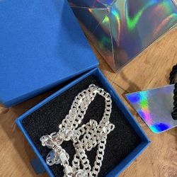 REAL Silver Chain , worn once . Looks bran new . Box included . 