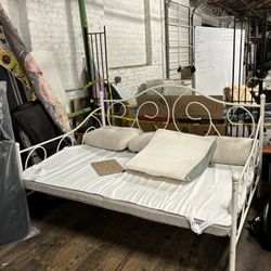 Full Size Day Bed Frame And Mattress Topper 