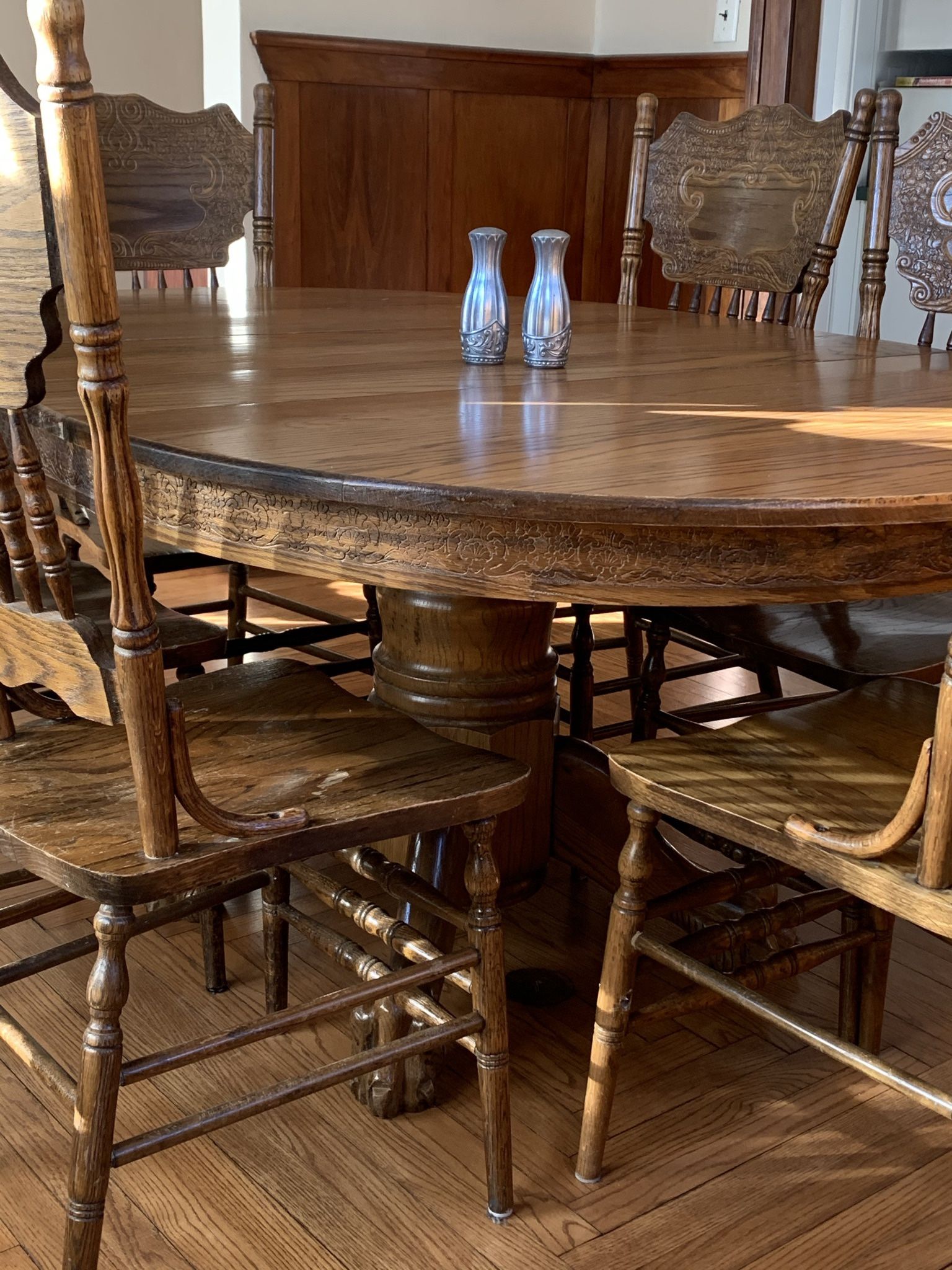 Solid Oak Oval Dining Table And 6 Chairs