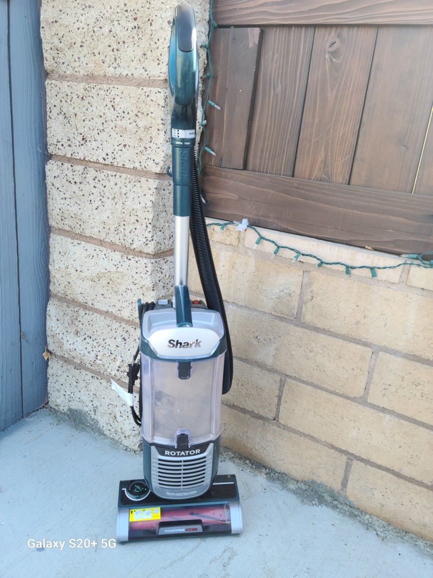 Shark Carpet And Hardwood Vacuum