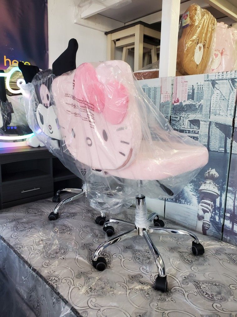 Brand New Hello Kitty Vanity Chair In Box 📦 Sealed Or Assembled