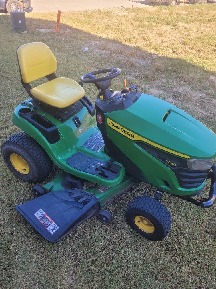 John Deere Riding Mower
