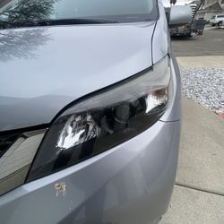  2011-2020 Toyota Sienna Headlight Assembly 